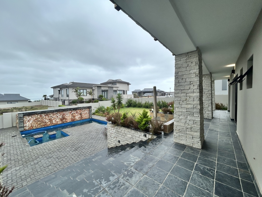 3 Bedroom Property for Sale in Wavecrest Eastern Cape